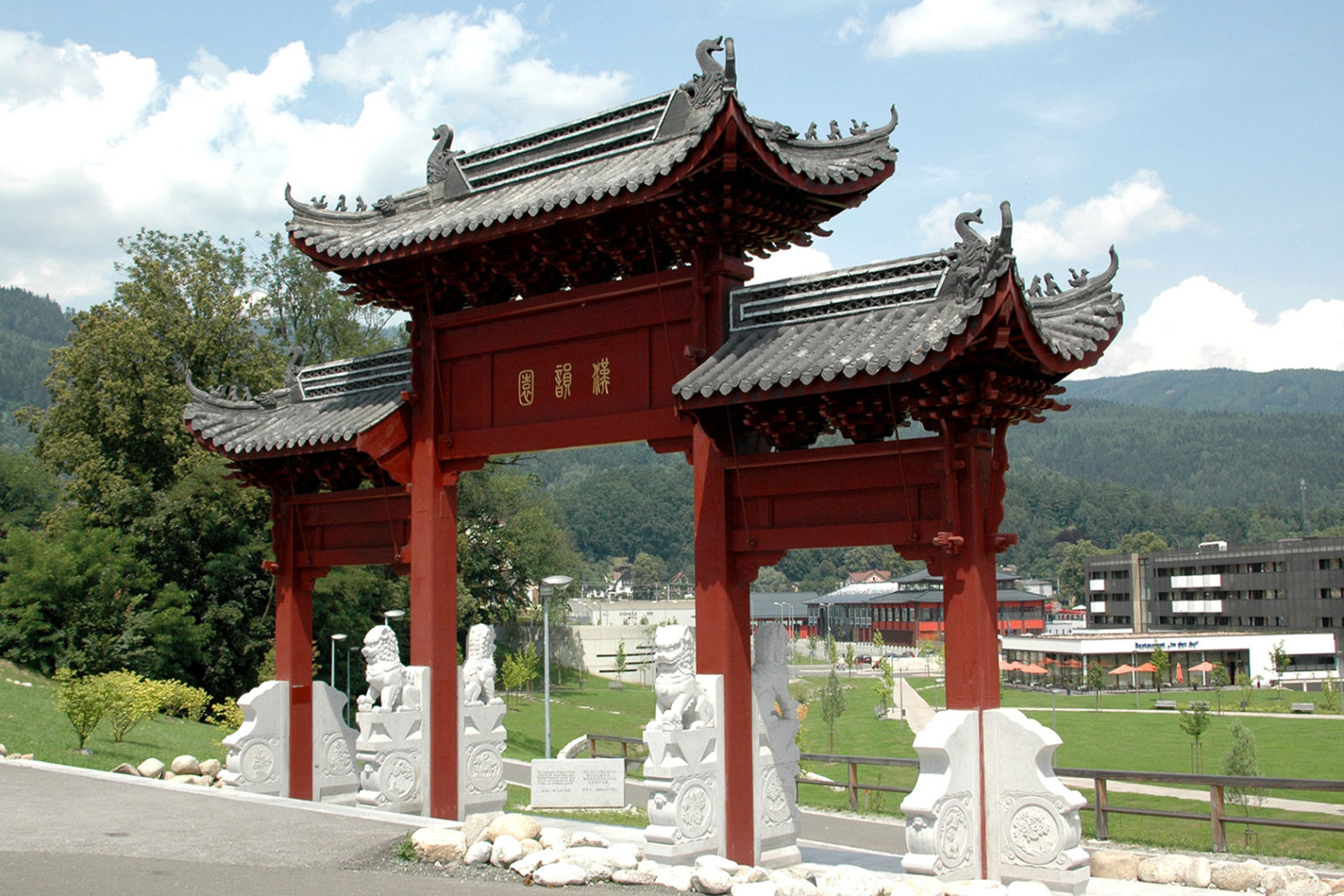 Chinesischer Torbogen beim Asia Spa Leoben