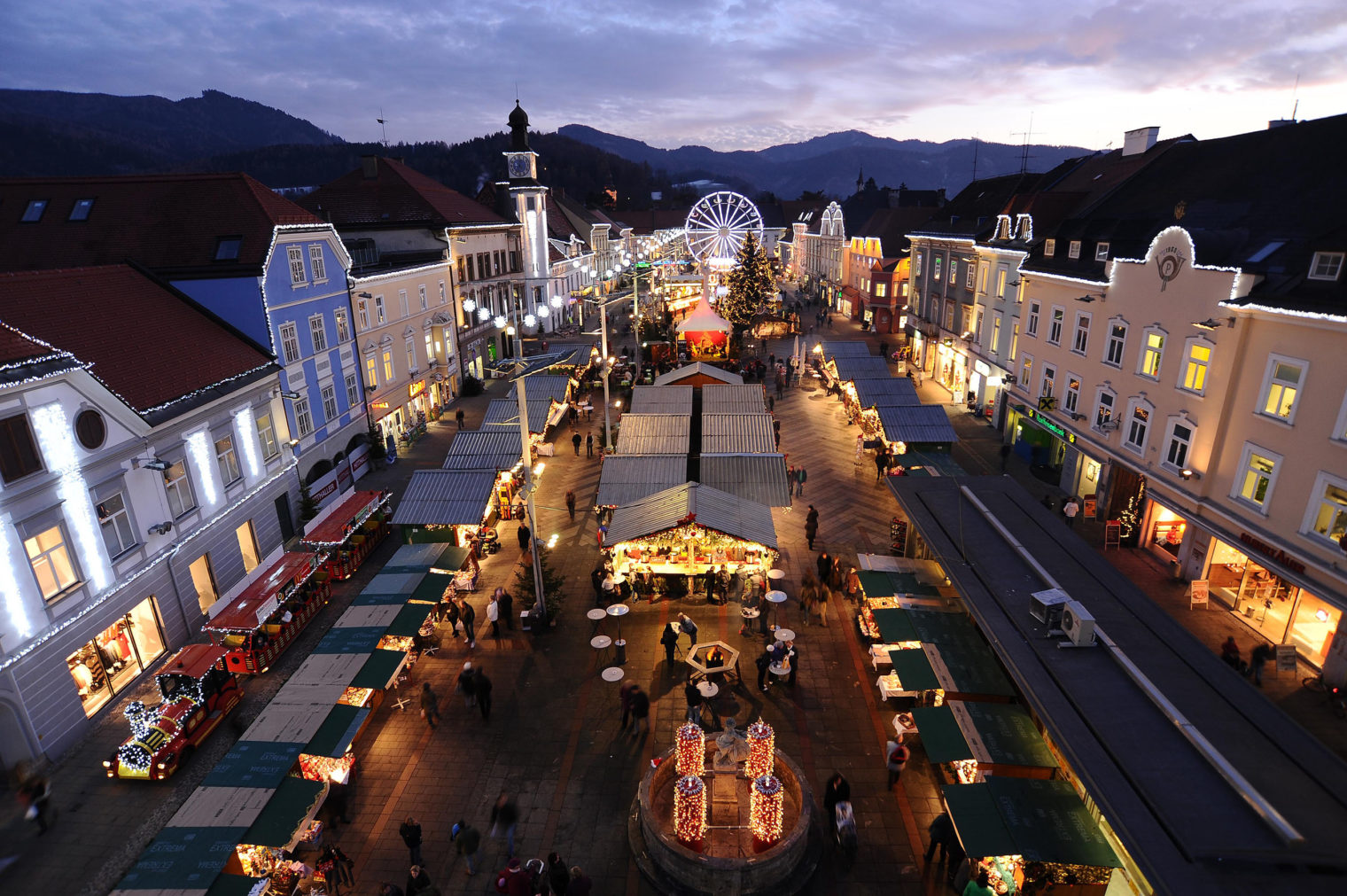 Blick von oben auf die Adventstadt Leoben