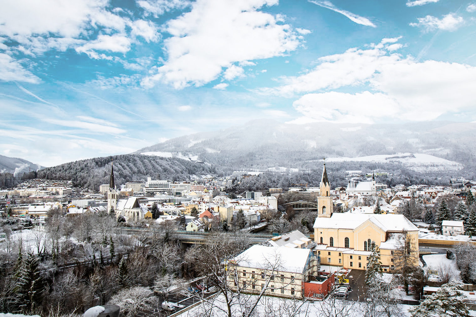 Stadtansicht Leoben mit Schnee