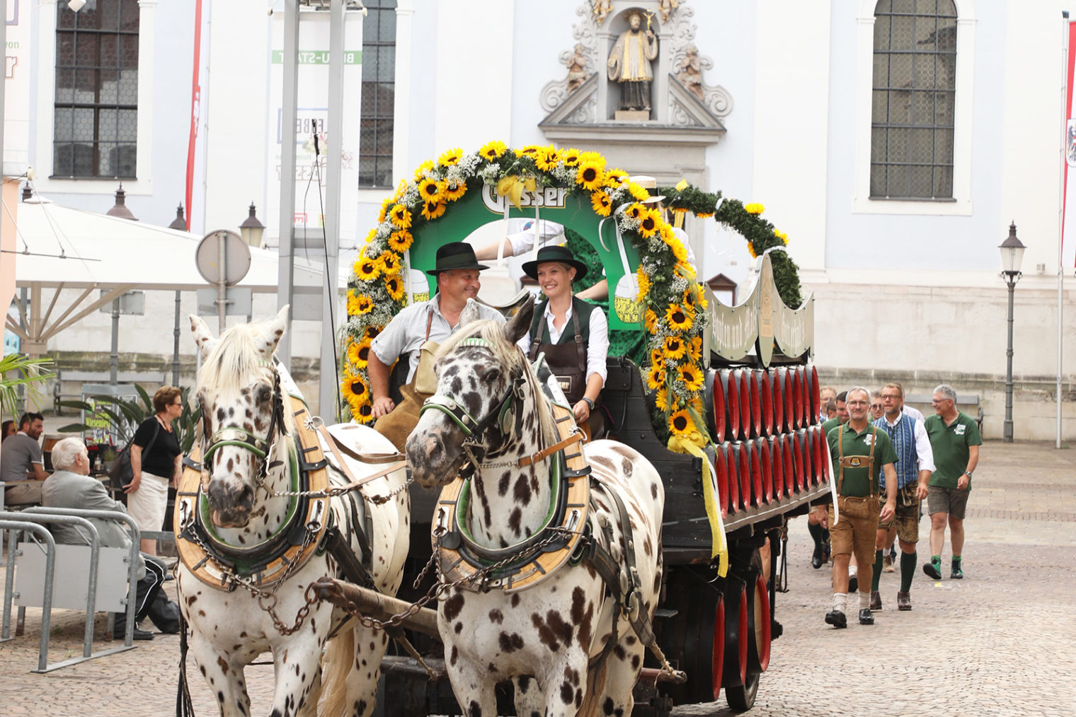 Geschmückte Pferdekutsche in der Leobener Innenstadt beim Braustadt Fest